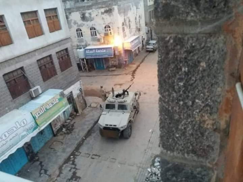 عاجل اشتباكات عنيفة في شوارع عدن وفوضى أمنية بكريتر