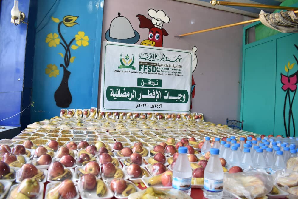 فجر الامل تدشن مشروع توزيع وجبات الإفطار الرمضانية في مدينة تعز