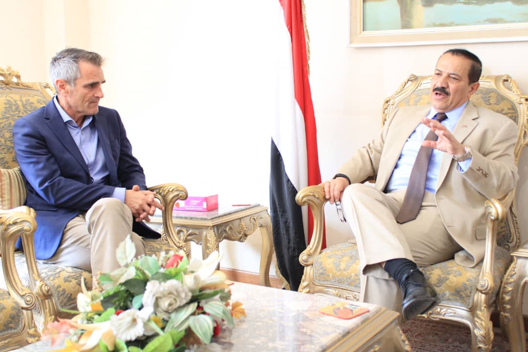 وزير الخارجية يلتقي الممثل المقيم للجنة الدولية للصليب الاحمر باليمن